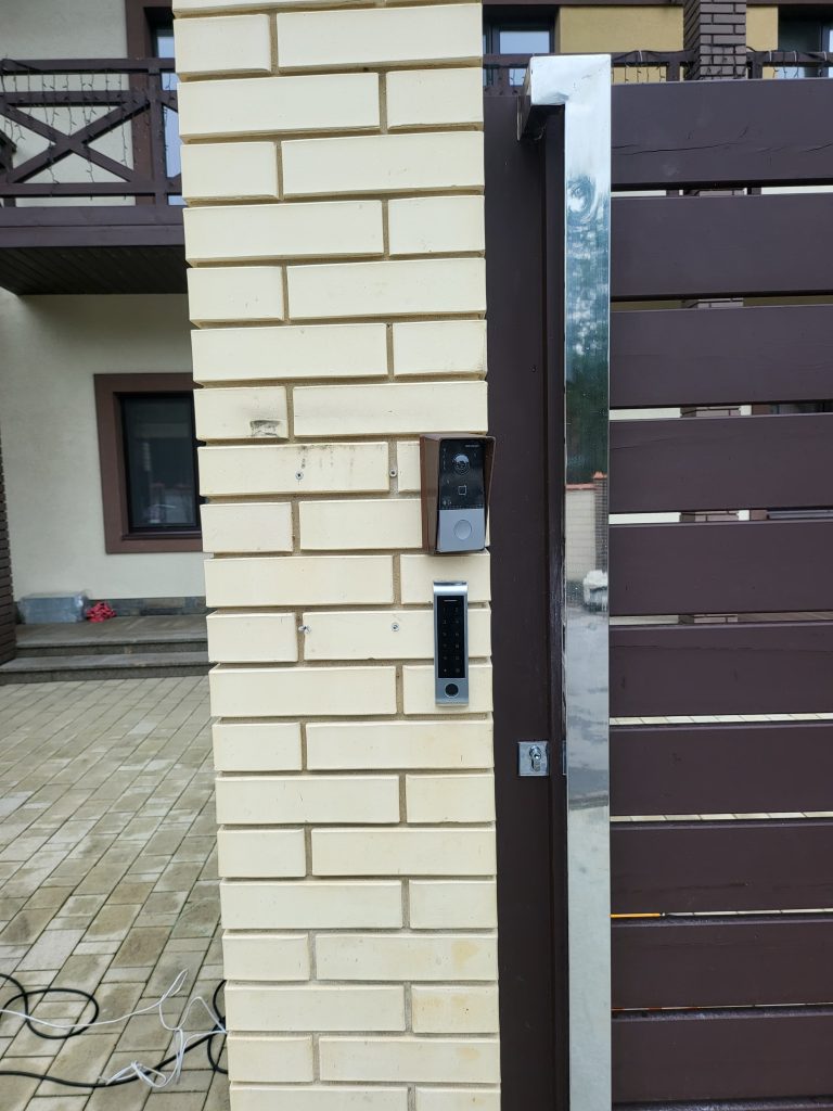 Вход по отпечатку пальца и домофон iFlow