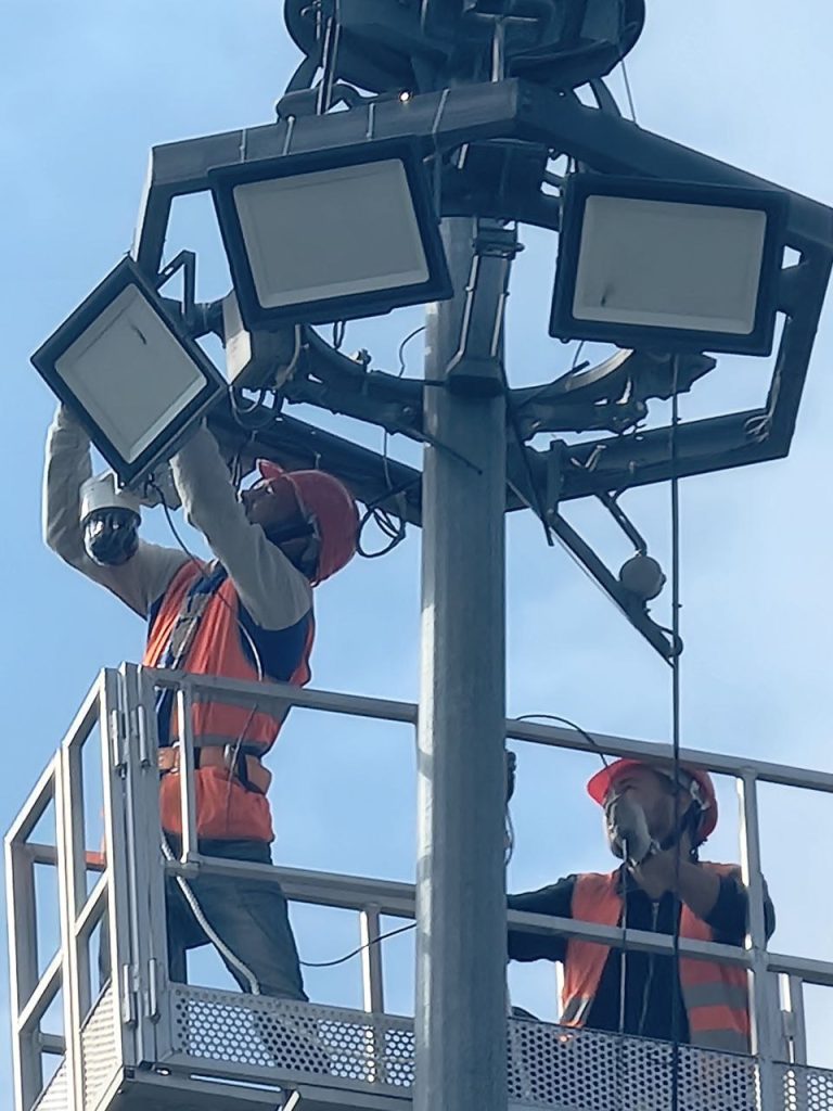 Высотные работы по установке камер