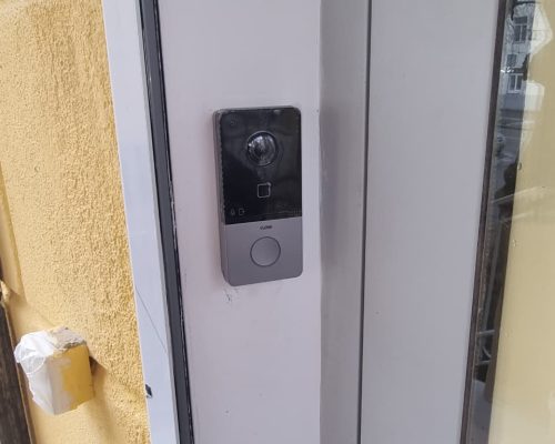 Установленная вызывная панель iFlow