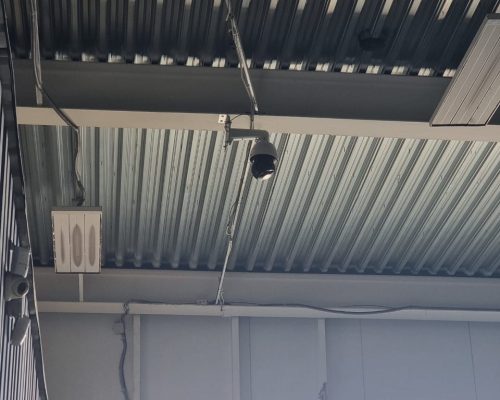 Установленая PTZ камера